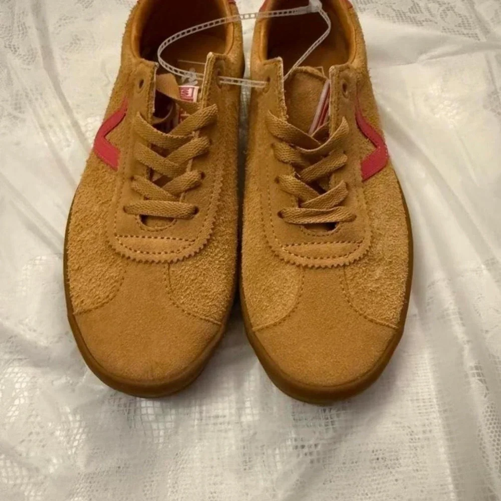Classic Vans low-top sneakers in a warm brown suede with pink side stripe M 6.5‎